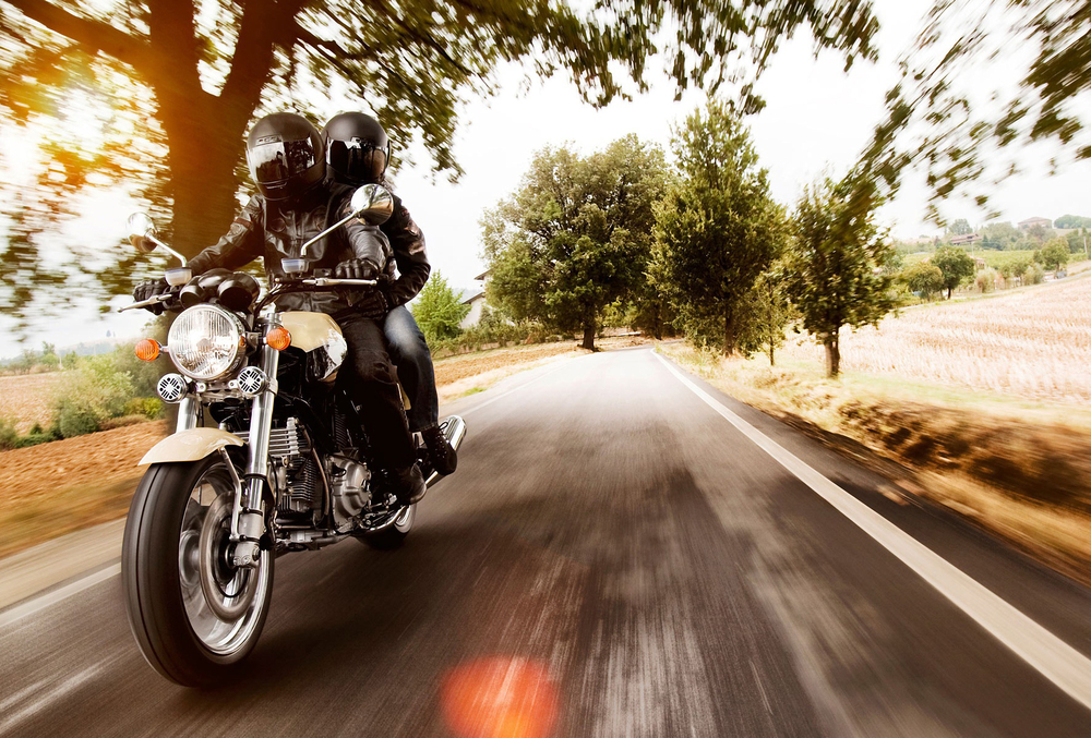 Cinco consejos para viajar seguro en moto