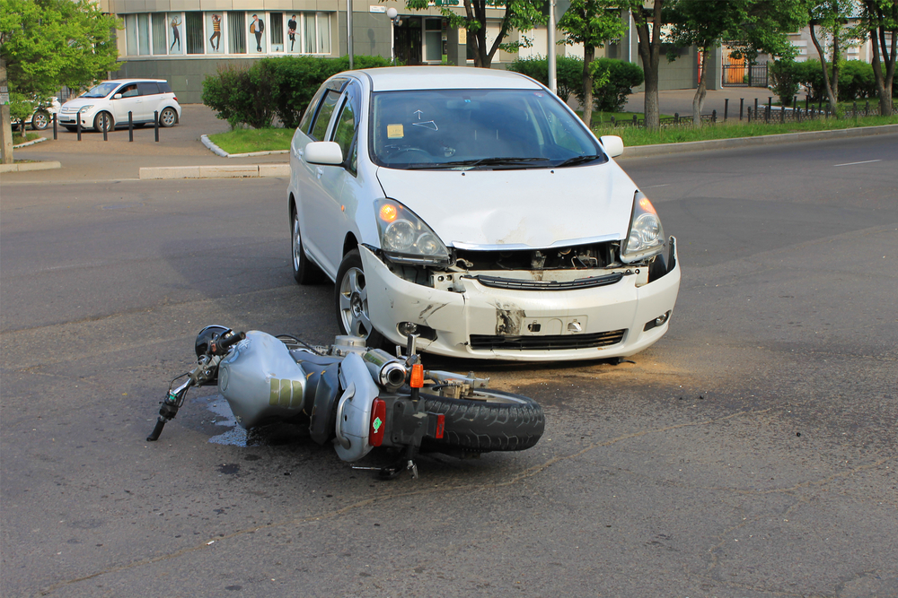 ¿El seguro cubre igual un accidente entre coche y moto que entre dos coches?