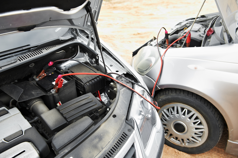 ¿Cómo arrancar el coche sin batería? | Problemas del desconfinamiento