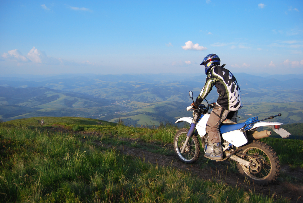 naranja de primera categoría Piñón Motos de montaña | ¿Qué modelo elegir para terrenos montañosos?