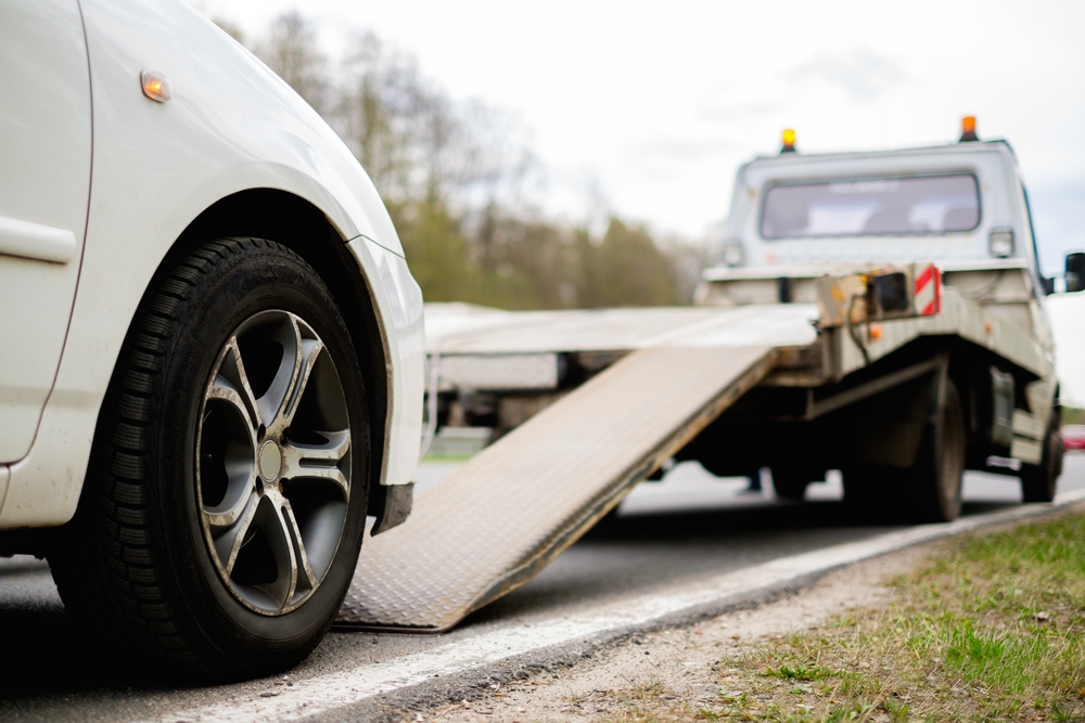 Coche averiado: ¿Qué hacer si tu coche se avería en una autopista?