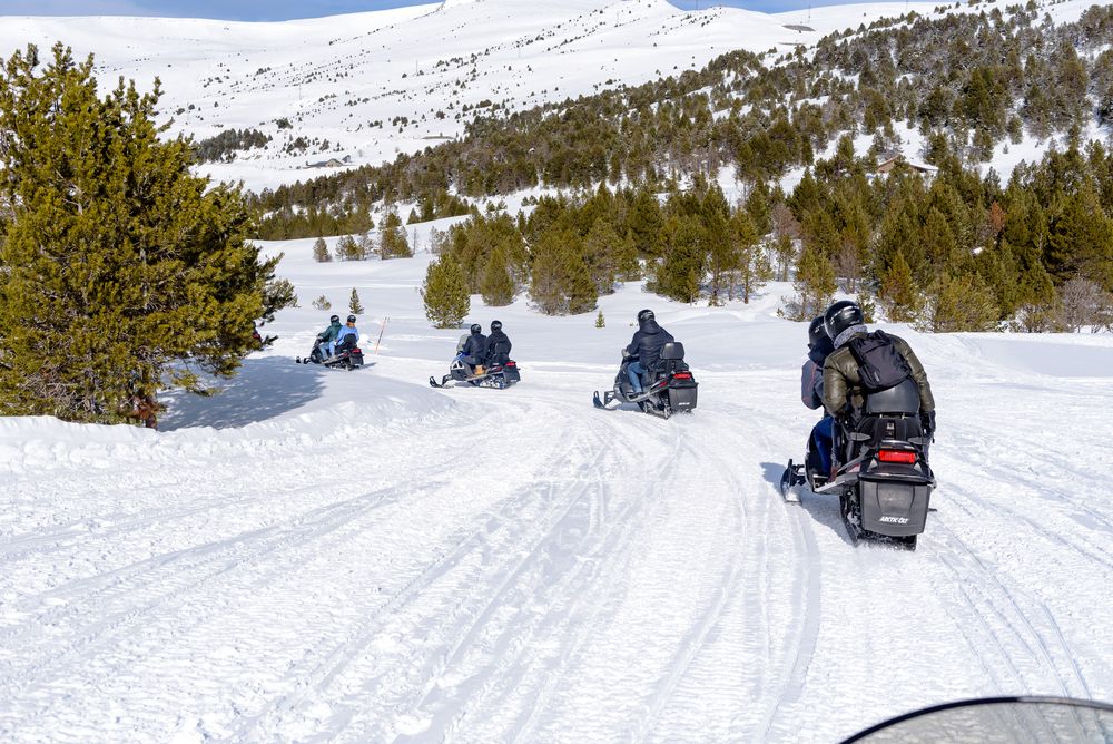 Excursions-amb-motos-de-neu-per-Andorra