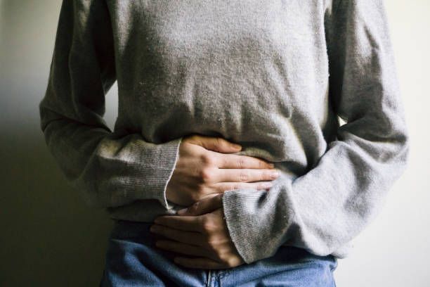 ¿Que-puede-causar-dolor-abdominal-y-estrenimiento